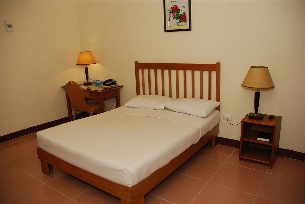 Pacific Crown Hotel Honiara Dış mekan fotoğraf